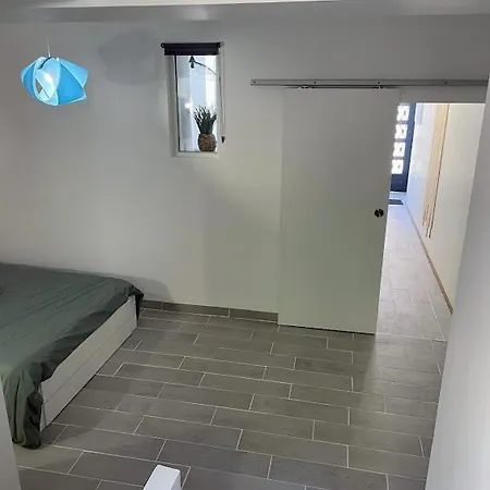 Le Cosy - T2 Avec Petite Cour Dans Centre Historique De Apartament *